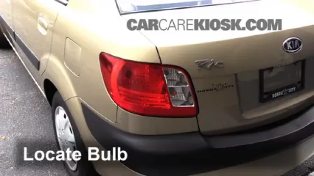 2006 Kia Rio 1.6L 4 Cyl. Éclairage Feux de position arrière (remplacer ampoule)